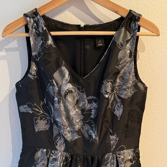 White House Black Market Jacquard Cocktail Floral Midi Dress, Pockets, Size 2 - Picture 3 of 12